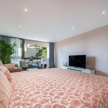 Διαμέρισμα Modern Seaside Escape With Parking Bord De *