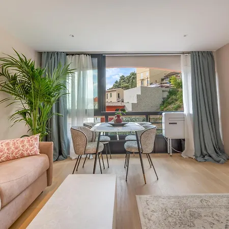 Modern Seaside Escape With Parking Bord De Διαμέρισμα *