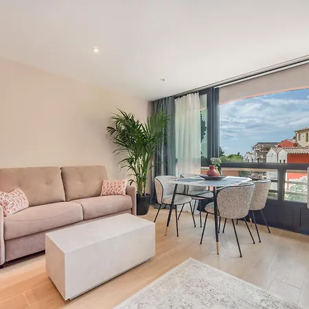 Modern Seaside Escape With Parking Bord De Èze