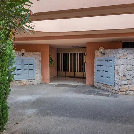 Modern Seaside Escape With Parking Bord De Διαμέρισμα *