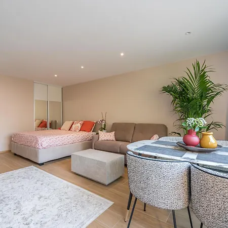 Διαμέρισμα Modern Seaside Escape With Parking Bord De *