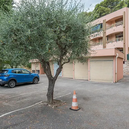 Modern Seaside Escape With Parking Bord De *