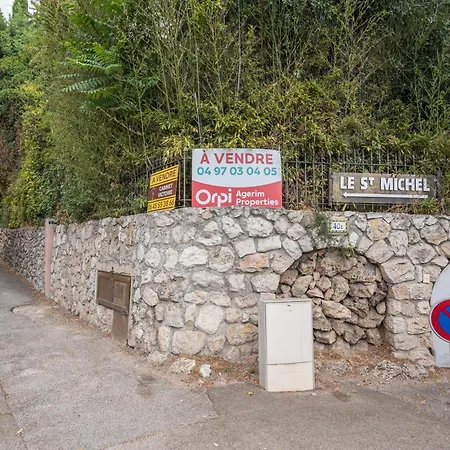 Modern Seaside Escape With Parking Bord De