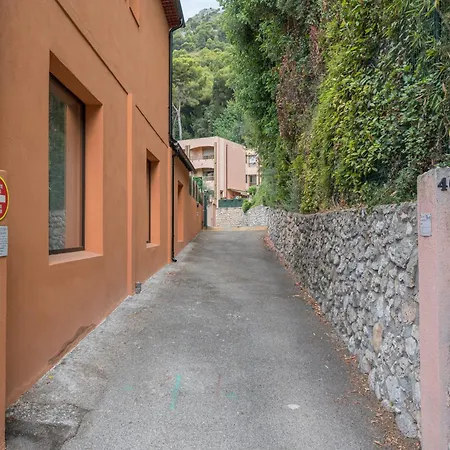 Modern Seaside Escape With Parking Bord De Apartamento