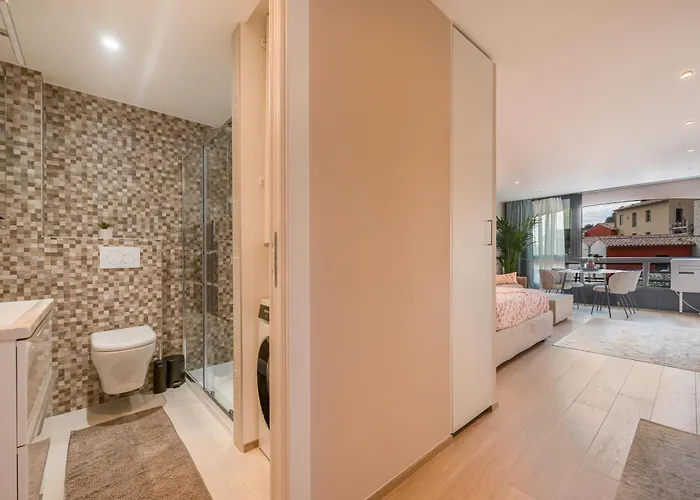 Modern Seaside Escape With Parking Bord De * إز