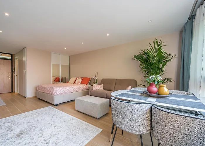 شقة Modern Seaside Escape With Parking Bord De *