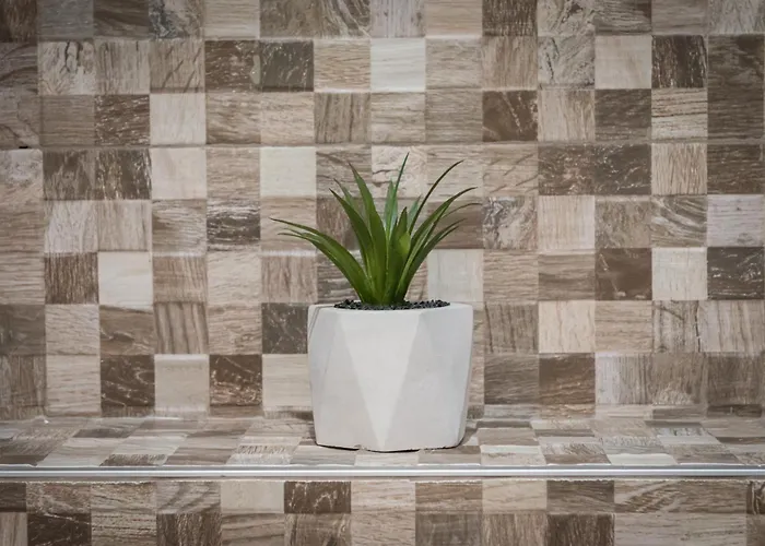 Modern Seaside Escape With Parking Bord De